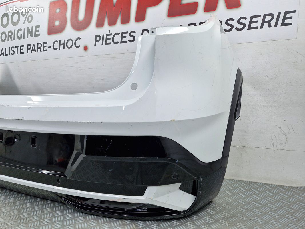 Pare-choc arrière Renault Mégane 5 E-Tech (à partir de 12/2021) – Occasion d'origine avec radars (image 2)