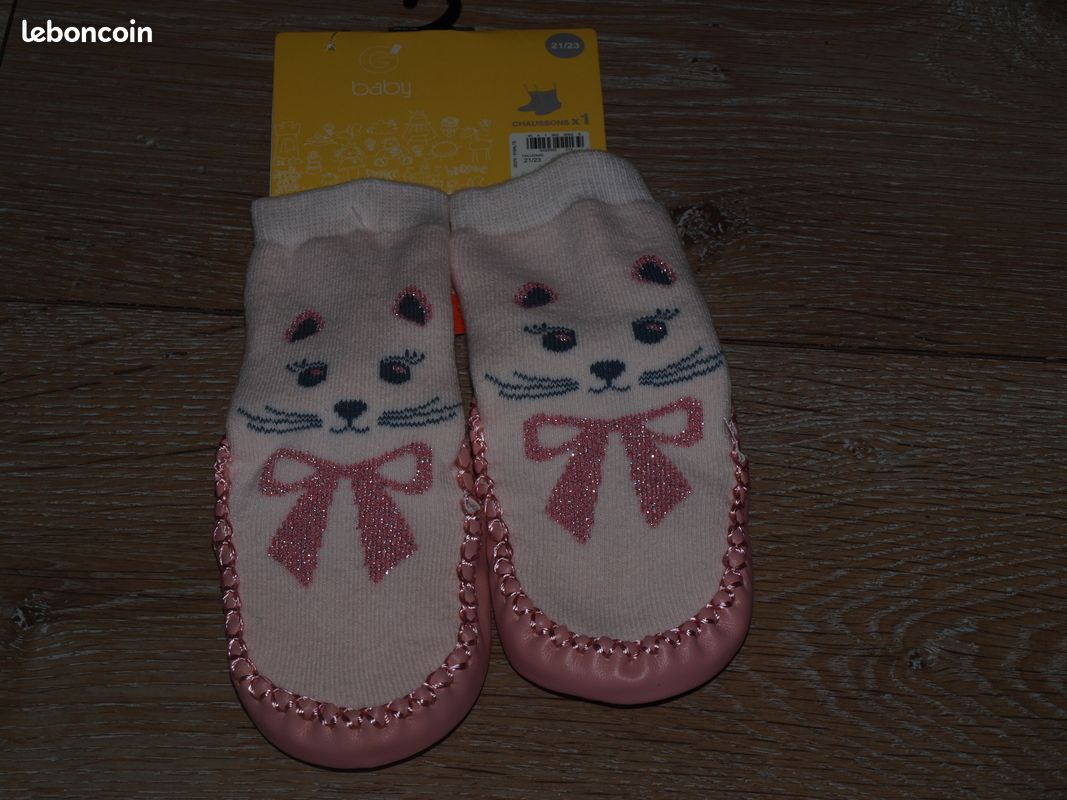 Chaussons chaussettes interieur bébé fille 20 neuf (image 1)
