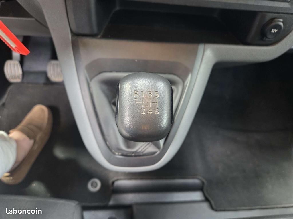 TOYOTA PROACE 1.5 120 D-4D - (RC22) Combi Long Dynamic / TVA Récupérable (image 25)
