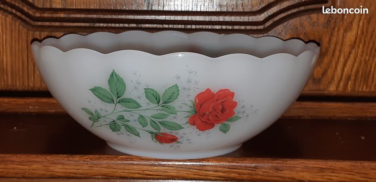 Plat Creux Arcopal Vintage, Rond, Verre, Décor Rose Et Rouge, Occasion