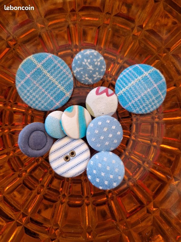 Lot De 12 Boutons Anciens De Couture Bleu Clair - Occasion - Originaux - Fabriqué En France