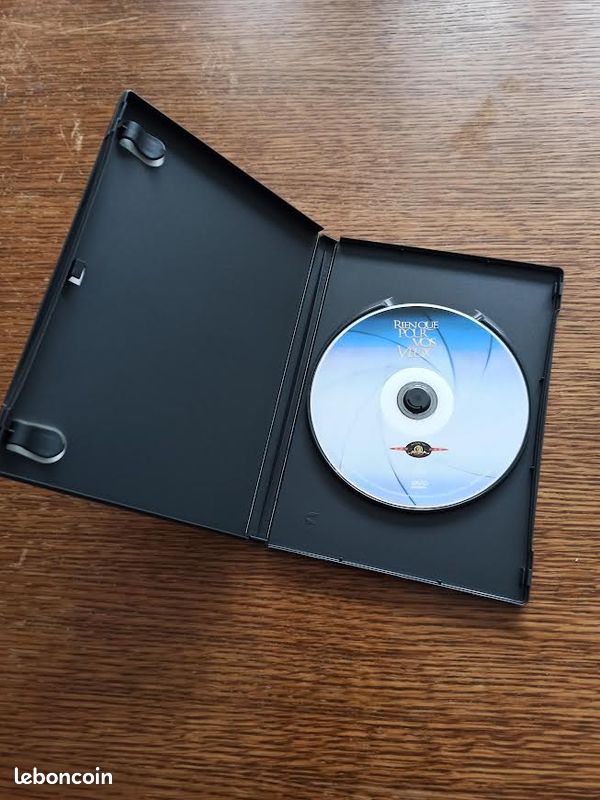 DVD 007 James Bond "Rien que pour vos yeux", avec Roger Moore (image 4)