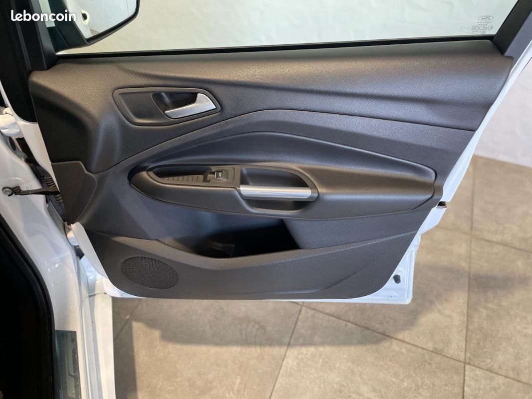 Ford Kuga 1.5 TDCi 120 S&S 4x2 BVM6 ST-Line (image 24)