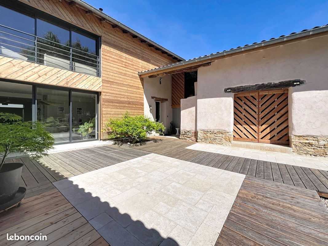 Maison 7 pièces 223 m² · à Fareins · 223 m² · 649 000 €
