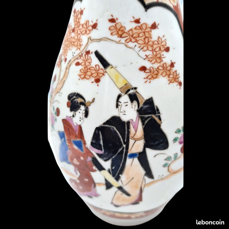 Vase Japonais porcelaine période Meiji (1868-1912) - Samouraï et dame en kimono faisan, fleurs de cerisier, érables rouges, Mont Fuji (image 12)