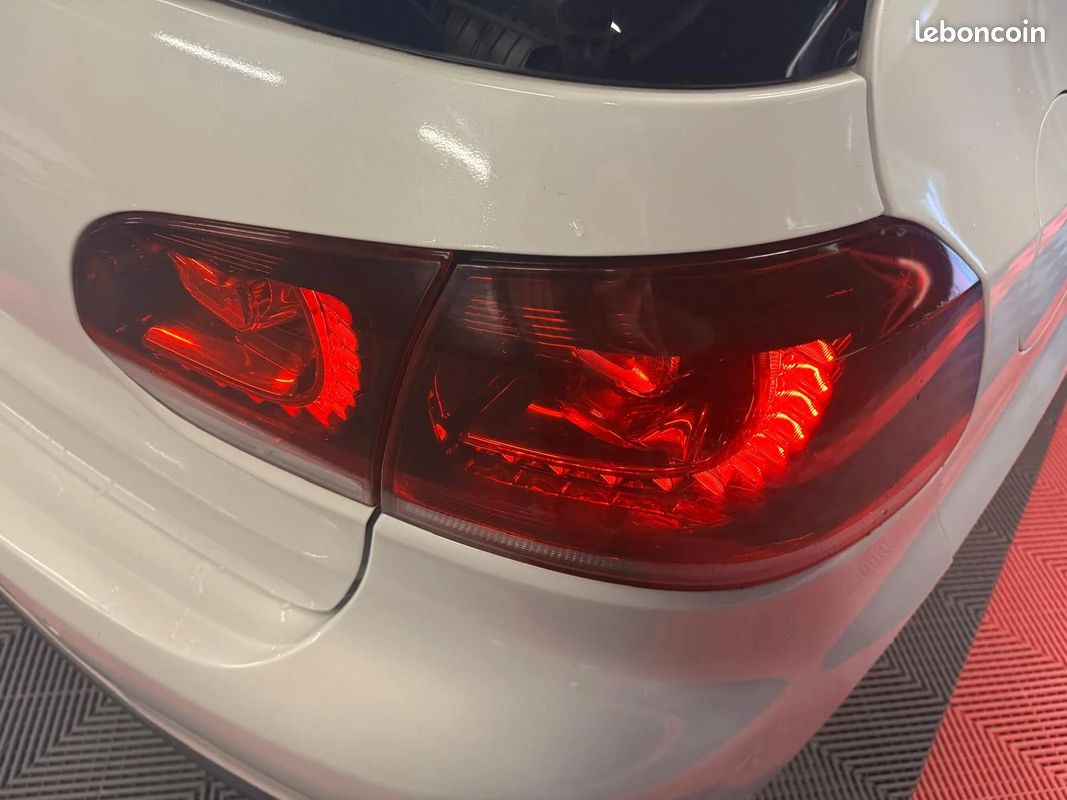 Volkswagen GOLF 6 GTI 2.0 TSI DSG Adidas / Dynaudio / Toit ouvrant panoramique / Sièges Chauffants (image 10)