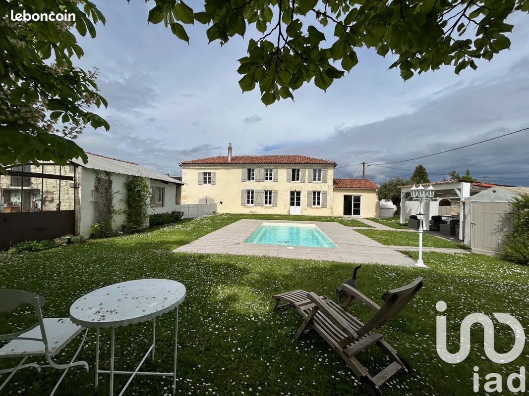 Propriété 5 pièces 167 m² - Genté 16130 (image principale 0)