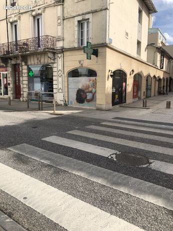 Local déjà loué 1900 euro par mois Dax centre forte rentabilité locative