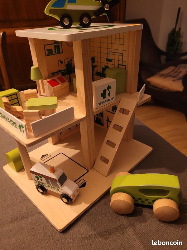 Le veterinaire jouet en bois parfait etat (image 1)