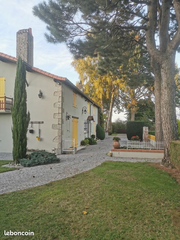 Maison 6 pièces 200 m² · à Saint-Pardoux-Soutiers · 200 m² · 250 000 €