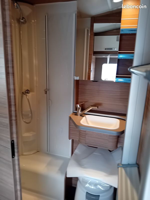 Camping car profié WEINSBERG Carasuite 650 MEG sur Ford 155ch Boite automatique (image 4)