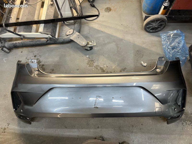 Titre : Pare-chocs arrière d'origine Renault Clio 5 (Gris) (image 1)