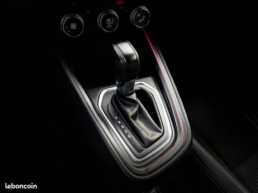 RENAULT CLIO V E-Tech full hybrid 145ch Engineered 1ERE MAIN BOITE AUTO COCKPIT CARPLAY CAMERA AUCUN FRAIS (image 24)