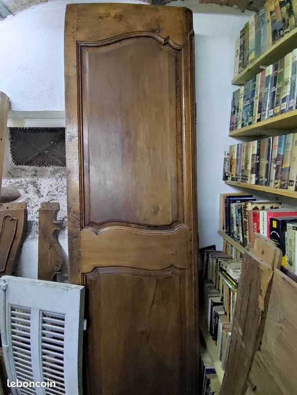 Armoire provençale de mariage (Aix en Provence) en noyer XVIIIème siècle (image 5)