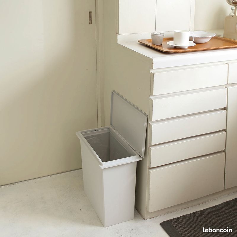 Poubelle neuve capacité env. 26 L (sac de 20 L) (image 1)