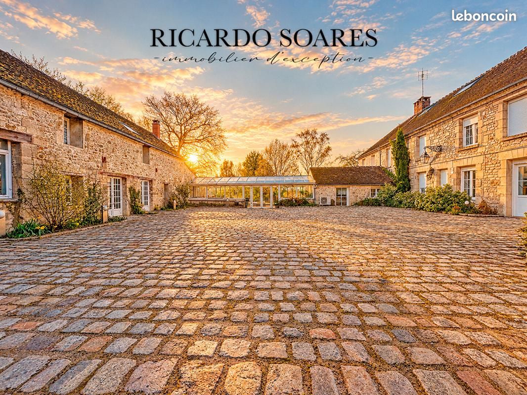 Maison 10 pièces 528 m² · à Senlis · 528 m² · 900 000 €