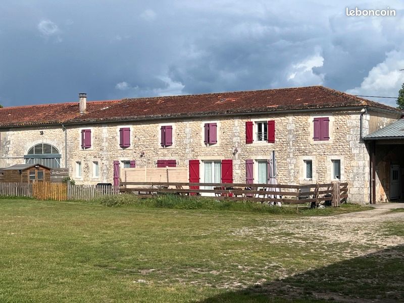 Maison 16 pièces 360 m² · à Champagne · 360 m² · 604 200 €