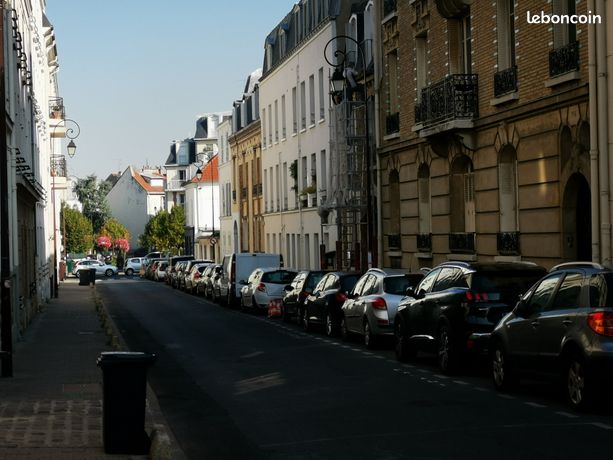 Parking près du métro "Charenton-Écoles"