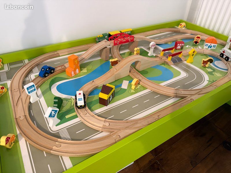 Table de jeu Petit train en bois (image 2)