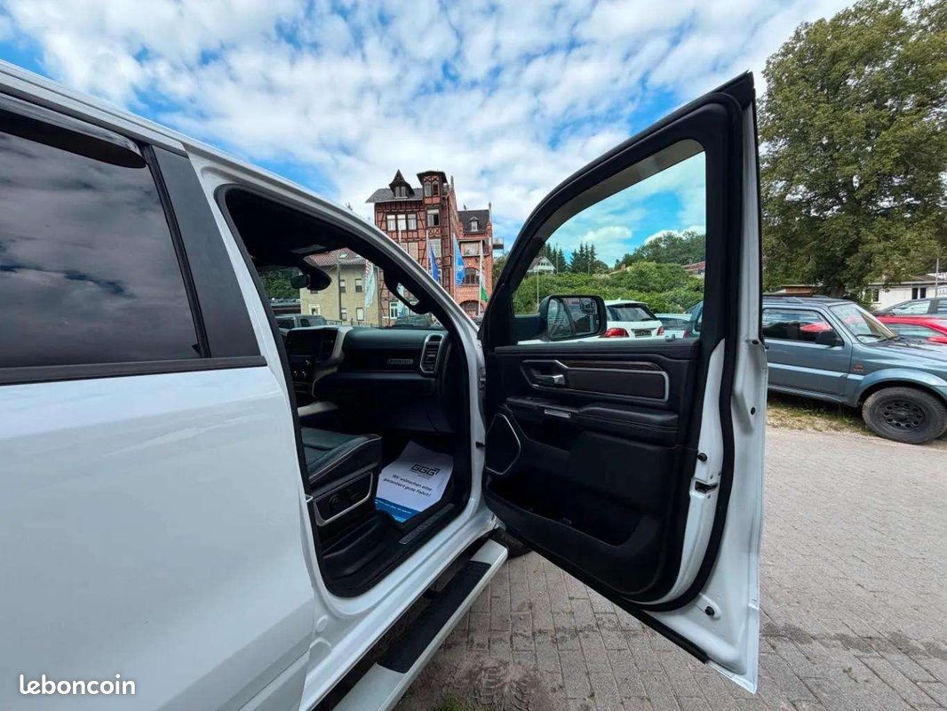 Dodge RAM Dodge RAM 1500 * 5.7 V8 HEMI * 401 ch * CarPlay * Caméra * Attelage * Cuir/Alcantara * Sièges Ventilés (image 14)