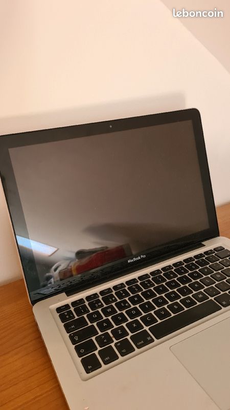 Mac Book (image 2)