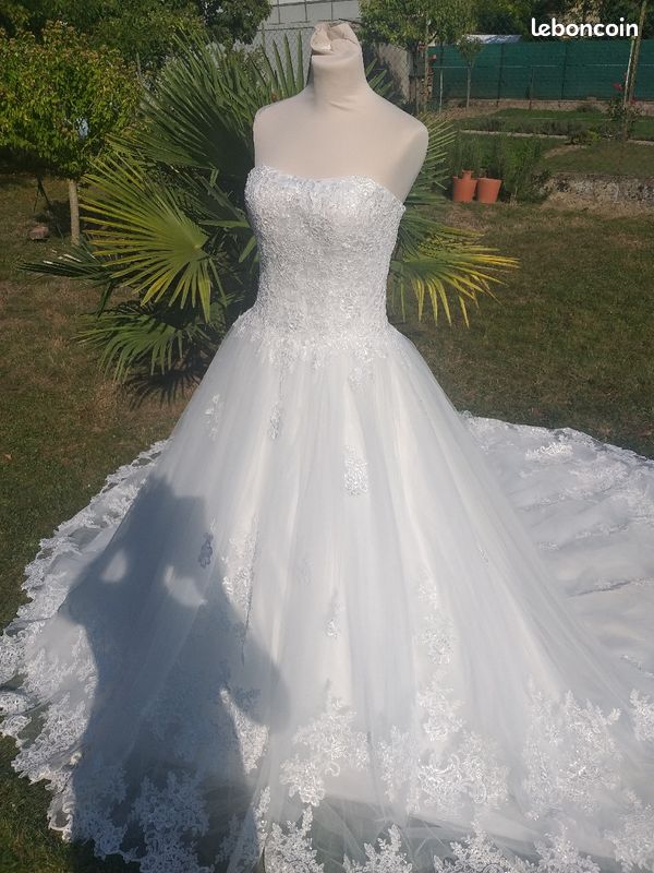 Robe de mariée grande taille (image 1)
