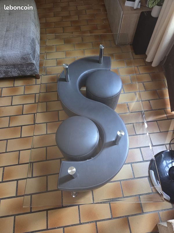 Table basse en verre avec poufs (image 1)
