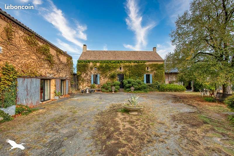Maison 6 pièces 350 m² · au Bugue · 350 m² · 940 000 €
