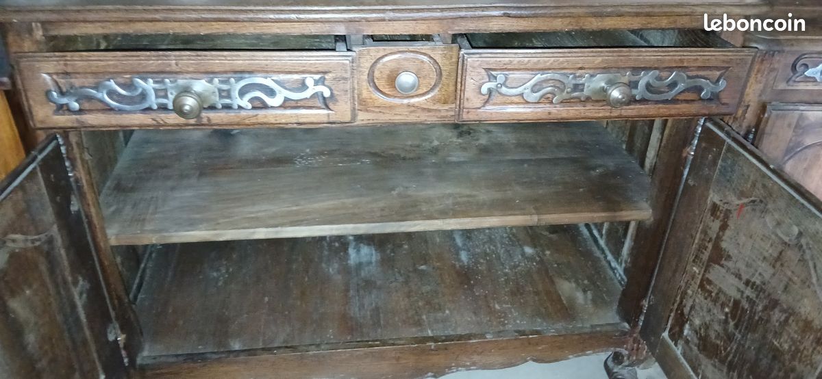 Buffet bas de style Louis XV en bois massif (image 2)