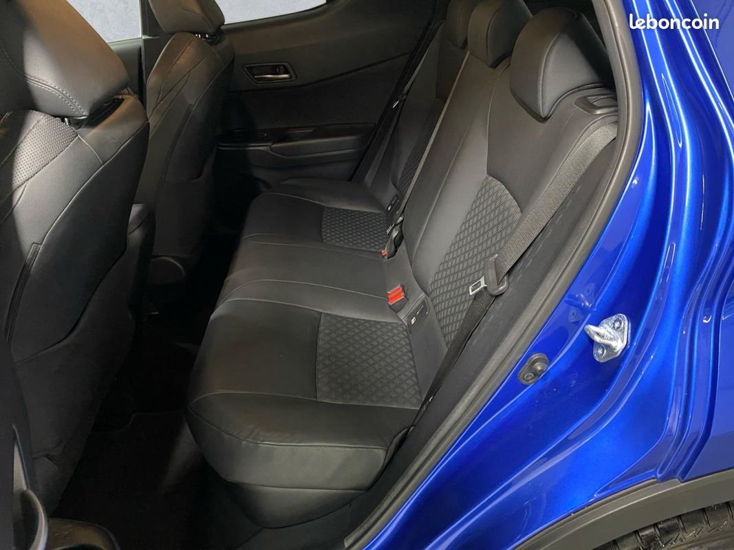 Toyota C-HR 184h Graphic 2WD E-CVT MC19 (image 13)