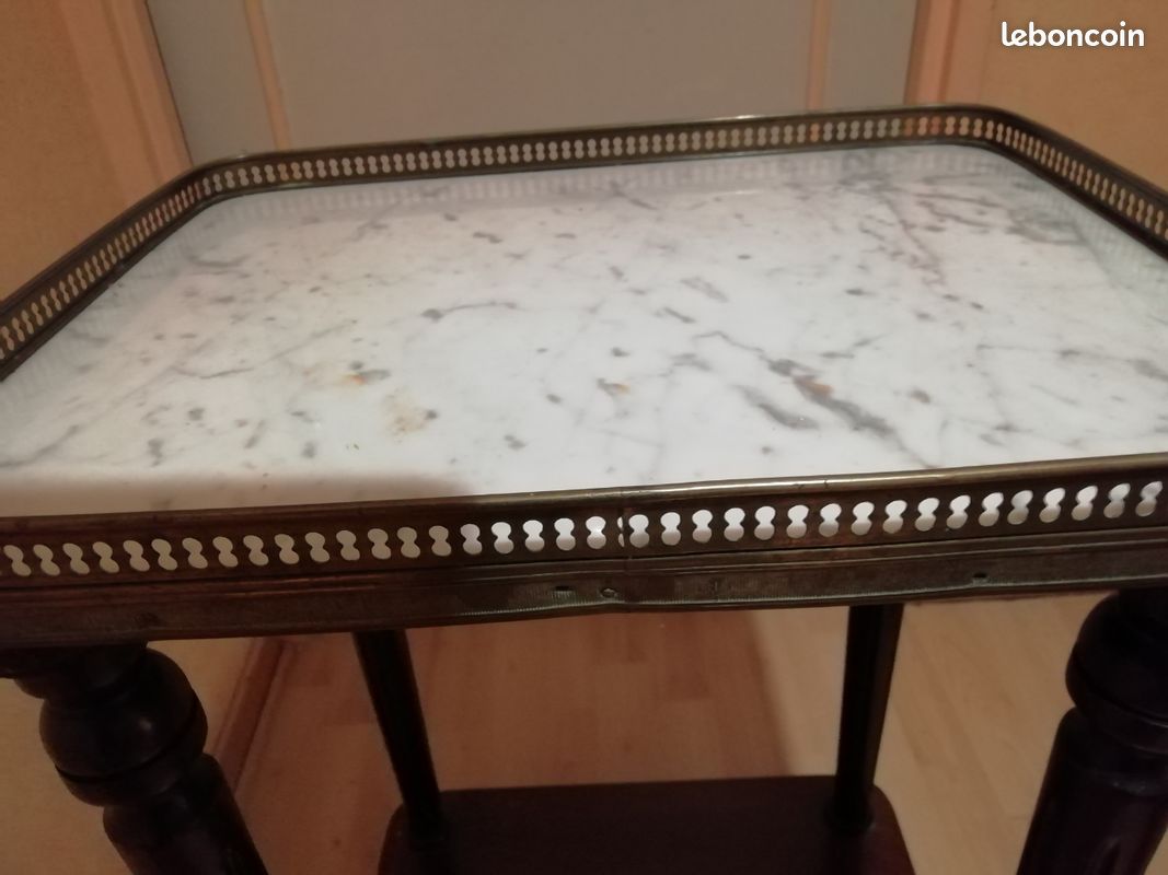Petite table rectangulaire dessus marbre blanc style Louis xv1 (image 2)