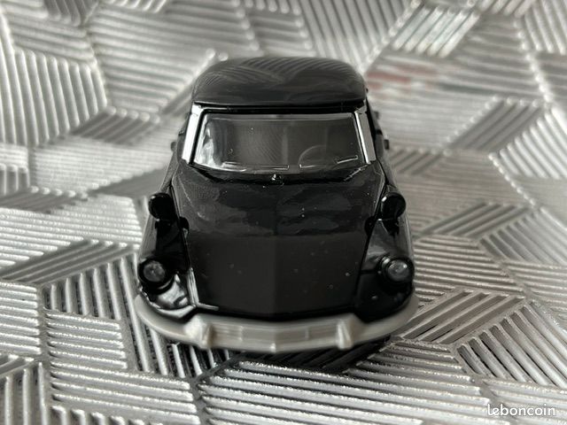 Voiture Citroën DS 19 noir majorette (image 2)