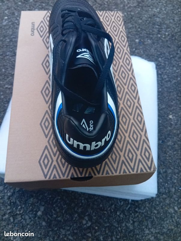 Crampon umbro (image 6)