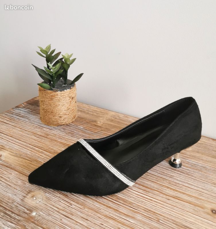 Escarpins noirs à talons pyramide avec Strass Shein Pointure 37