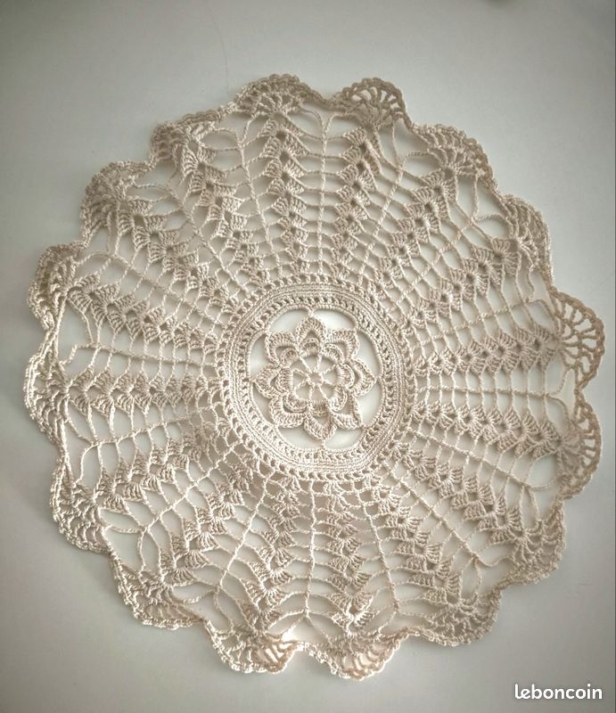 Napperon rond en crochet 32 cm / vintage (image 2)