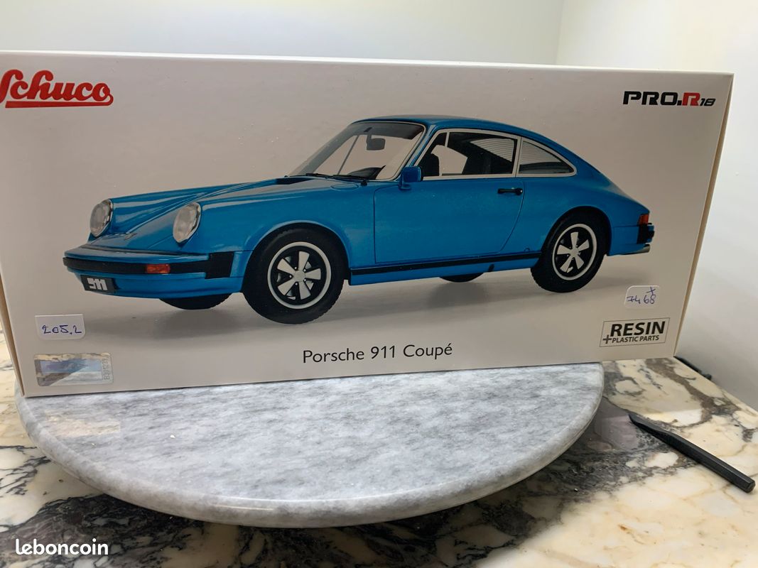 Porsche 911 Coupé bleue Schuco 1/18 (image 1)