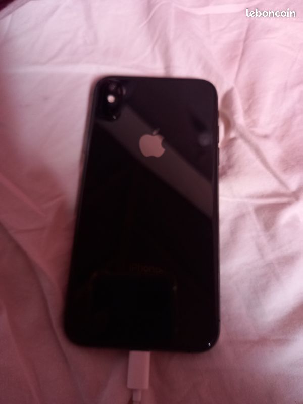 Bonjour je vend un iPhone xs A 450 (image 1)