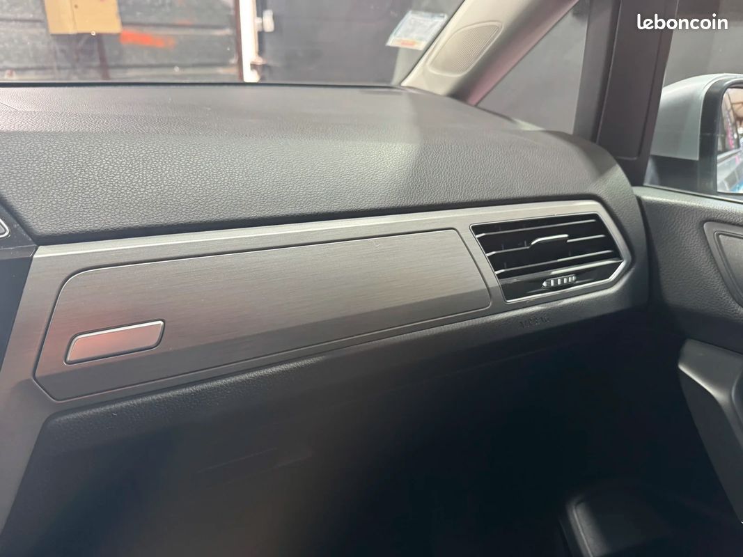Volkswagen TOURAN 1.6 TDI 115cv DSG7 Confortline / Caméra de Recul / Régulateur de vitesse (image 39)