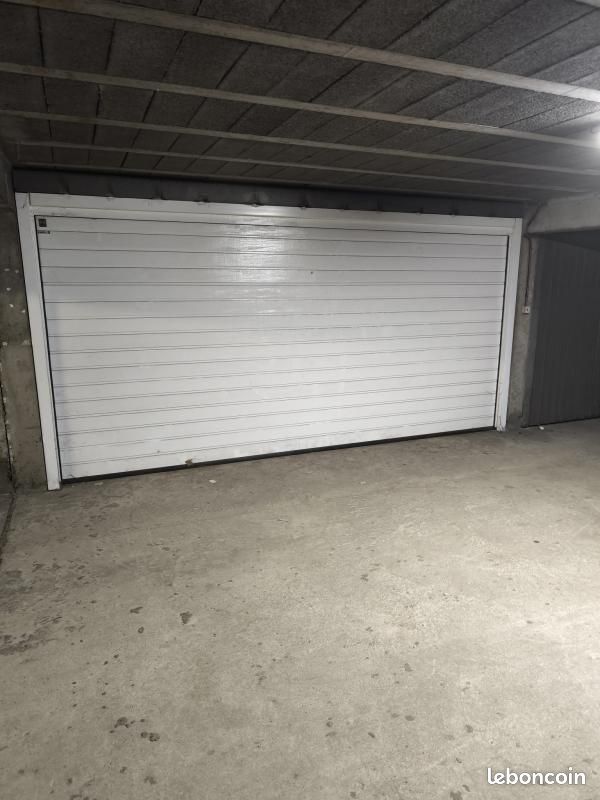 Parking 16 m² · à Saint-Étienne · 16 m² · 85 €