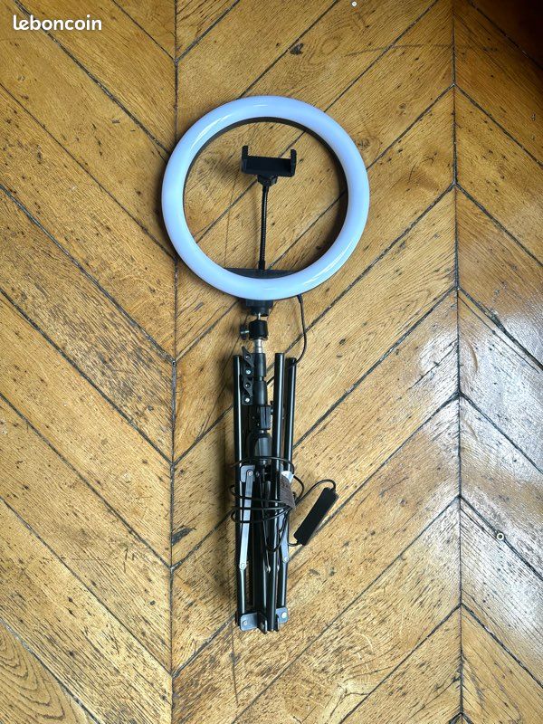 Ring light avec trépied et télécommande (image 2)