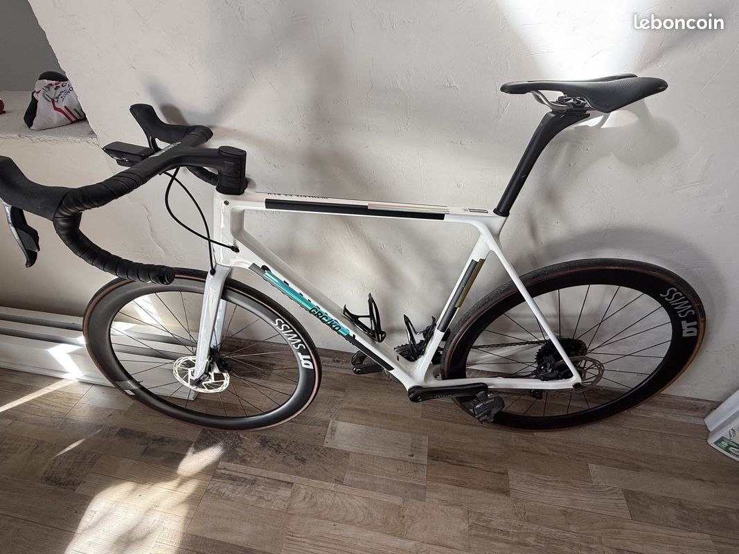 RARE : Canyon Ultimate CF SLX 8 LTD Artist Edition 2022 – Taille L – SRAM Force AXS (image 1)