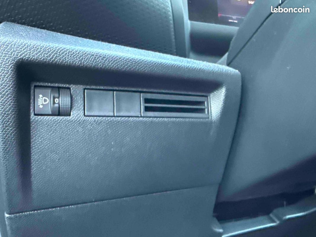 Citroen C4 1.2 Hybride 136ch S&S PLUS Automatique (image 19)