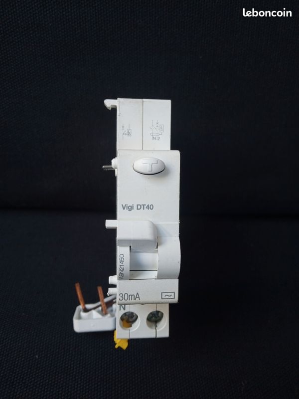 Schneider - Vigi DT40 - 30mA - Bloc différentiel 1p+n 25a type AC - A9N21450 - TBE (image 1)