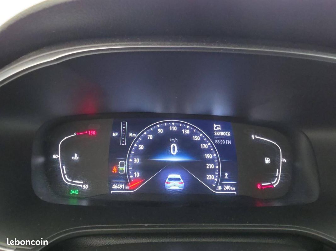 RENAULT Megane IV Berline TCe 140 Evolution (image 17)