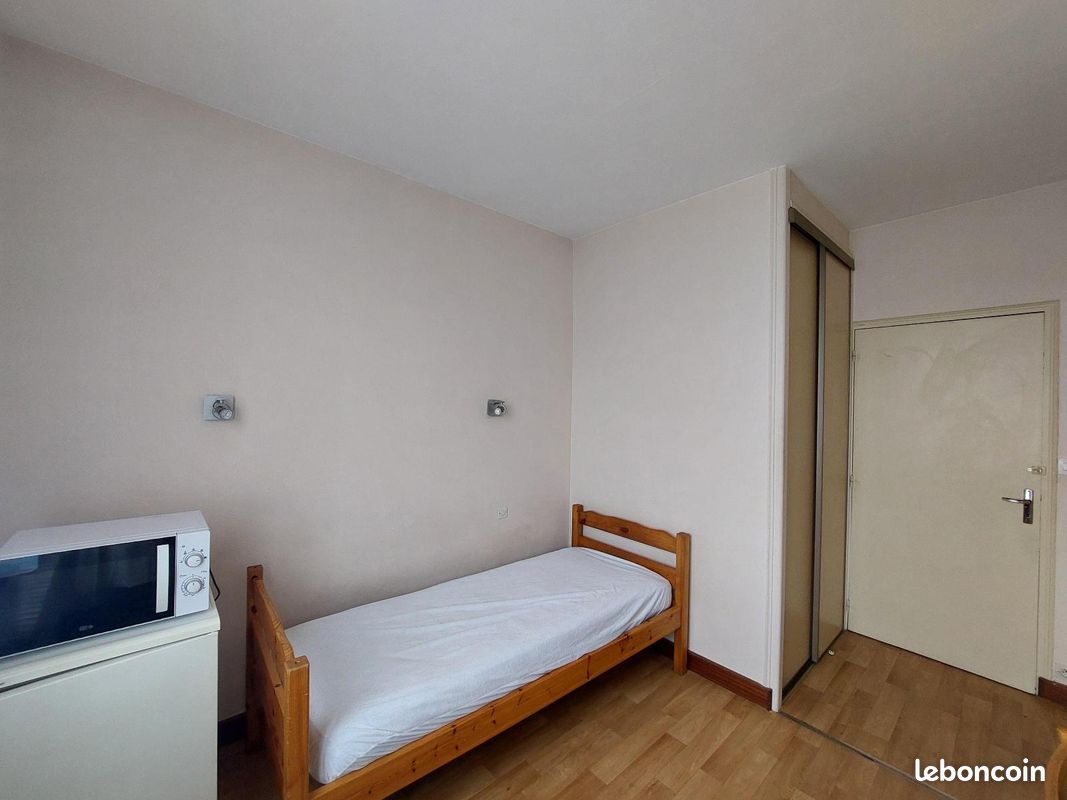 Appartement 1 pièce 12 m² · à Beaucouzé · 12 m² · 360 €