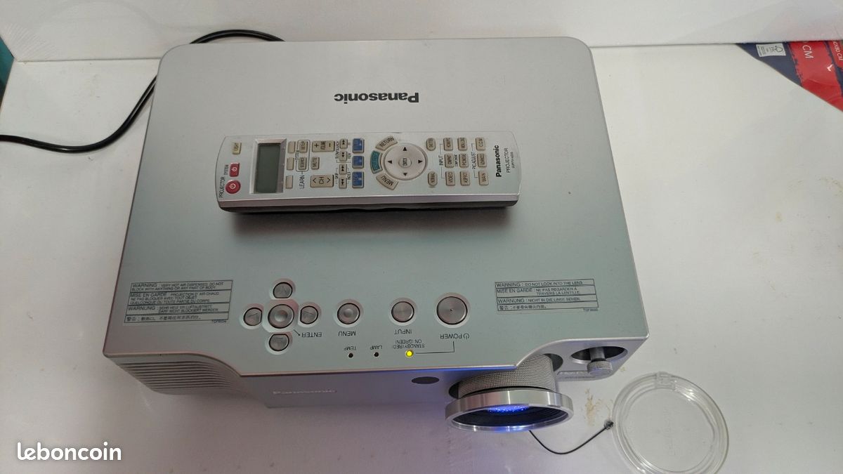 Vidéoprojecteur Panasonic PT-AE900E – Haute Définition (image 1)