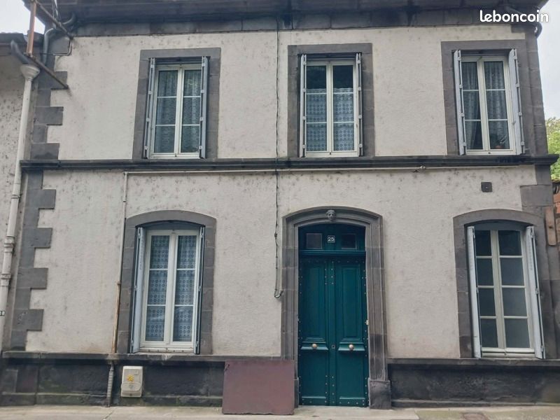 Maison 6 pièces 136 m² · à Thiers · 136 m² · 75 000 €