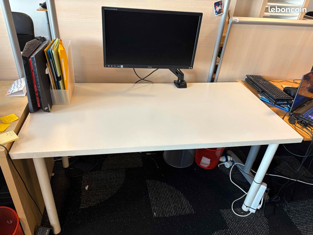 Table de bureau (image 1)