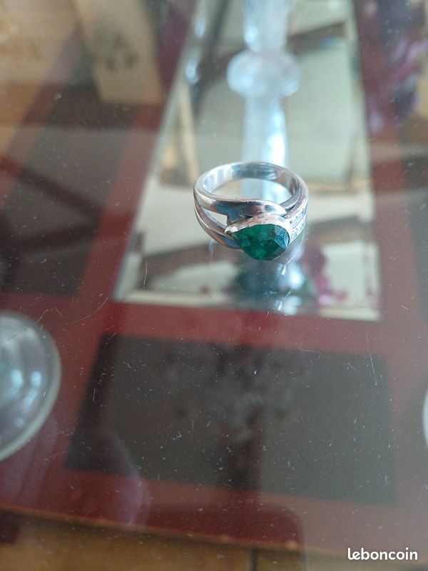 Bague argent sertie d,une magnifique émeraude taillée d,environ2,5 carats , cédé 450 euro , à débatre raisonnablemét ? (image 10)