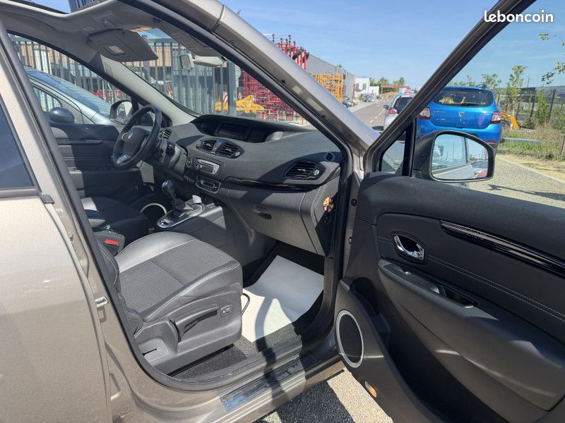 Renault GRAND SCENIC III 1.6 DCI 130CH ENERGY DYNAMIQUE ECO² 5 PLACES (image 8)